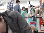 [HUNTB-572] だれとでも定額挿れ放題！コンビニ編 月々定額ポイントを貯めれば、コンビニで働くアルバイト女子、エリアマネージャーに挿れ放題！？ - 2of5