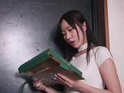 [IPZZ-333] 向かいの部屋のめちゃシコ巨乳グラビアアイドル ぷりんぷりんのオッパイとモロ見え水着で見せつけ誘惑！ - 1of5