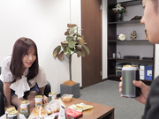 [IPZZ-340] 把可爱又色情的后辈OL带回宾馆的话…。桃乃木かな【破解】 - 1of5