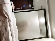 眼鏡小哥星級酒店開房找了個漂亮苗條小姐姐啪啪直播 洗完澡舔逼逼69互舔後入爽得嗷嗷直叫 對白清晰