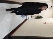 最新流出國內牛人四處遊蕩尾隨美眉進入寫字樓商場公共女廁近距離拍攝 形態各異姿勢逼逼看得讓人欲火焚身 1080P原版高清