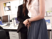 [PRED-748] 「この中で起きたことは秘密だよ」至近距離に人がいるのにロングスカートの中でこっそり即ズボ！【破解】 - 1of5