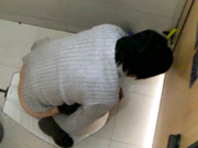 國內廁拍牛人潛入某工業園寫字樓公共女廁偷拍白領姐姐們尿尿 貌似光線不夠開手機電筒補光拍攝 1080P高清原版無水印