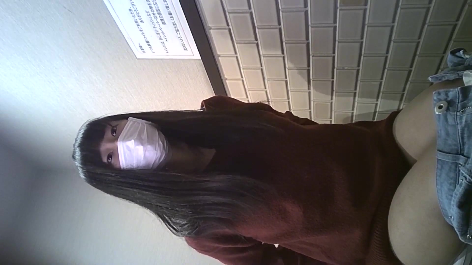 咖啡店公共衛生間拍攝到的多位氣質美女如廁 陰毛一個比一個性感紅毛衣妹子長得蠻漂亮的 露臉高清