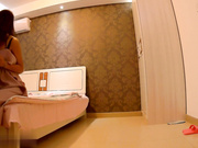 周末大神星級酒店約戰大二可愛兼職學妹 換上情趣吊帶黑絲裝上位騎乘後入幹得高潮不斷 國語1080P高清