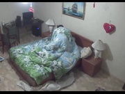 居家攝像頭黑客破解拍攝到的中國留學生和大屌洋男友換衣做愛洗澡三部曲 場面淫蕩～720P高清