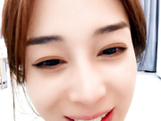 风骚人妻深夜跟小哥啪啪直播，骑在脖子上让小哥舔逼，深喉大鸡巴无套爆草，多体位蹂躏浪叫呻吟不止颜射吞精