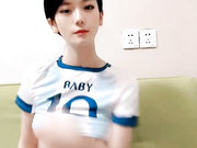 这奶子都够玩一年，短发露脸足球宝贝诱惑，极品大奶尤物听狼友指挥大秀，脱光光发骚，揉奶骚奶展示骚穴刺激