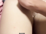 在家无所事事的儿子因打游戏输了，大早上就要求亲妈帮自己泄火