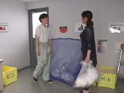 [JUL-300] 月・水・金のゴミの日の朝、夫に内緒で時短中出しされる人妻 大島優香 【破解】 - 4of5