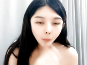 颜值不错的白虎逼小少妇全程露脸伺候蒙面大哥激情啪啪，口交大鸡巴激情上位让大哥玩弄骚奶子，眼神迷离真骚