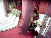 情趣酒店水滴摄像头监控TP眼镜哥啪啪身材超棒的长腿黑丝美女