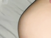 晚上趁老公睡着了偷偷去找弟弟，还是弟弟比较让我着迷，想到他我的忍不住水都流出来了，他还说取笑我，说我太骚了，谁让我太喜欢这种感觉了呢