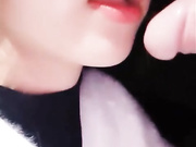 小美女戶外直播勾引男人操逼，小哥哥你摸摸我的奶子軟嘛，用力操我，哥哥的雞吧真熱真大，好喜歡被哥哥的大雞巴插