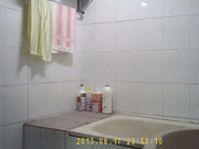 咸湿房东低价出租，真实偷拍合租姐妹日常洗澡，肤白美乳阴毛性感