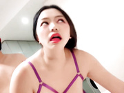 大奶骚人妻露脸跟大哥激情啪啪，口交乳交表情好骚，让大哥无套爆草蹂躏，浪叫呻吟不止，激情上位奶子乱飞