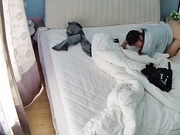 主题酒店这两太久时间没见 太饥渴了 衣服都没来得及脱就开始干上了 女友