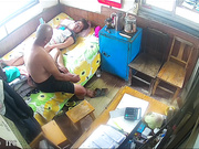 光头大爷中午休息被大妈摸硬了鸡巴  和大妈床边操逼下地站着接着干