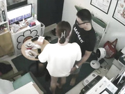 黑客破解监控摄像头偷拍 貌似漫画工作室老板和女员工对着监控视频啪啪老板吃药了吧干了几次