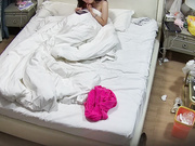 公寓酒店超经典长视频 带玩具和情趣内衣来开房 趁男友在睡觉 自觉换上 口醒男友 还在上面自己动6