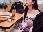 汐梦瑶-最新作《大食堂户外挑战》满座的人潮、超高压场景—众目睽睽下把精液准确撸到鸡蛋,难度系数＝满天星