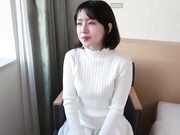 【短发超清纯初恋女友】 像刚谈恋爱的感觉，好害羞！前戏做足 各种舌吻舔遍她全身 水就来了！内射蝴蝶嫩逼