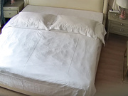 公寓酒店超经典长视频 带玩具和情趣内衣来开房 趁男友在睡觉 自觉换上 口醒男友 还在上面自己动1