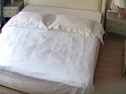 公寓酒店超经典长视频 带玩具和情趣内衣来开房 趁男友在睡觉 自觉换上 口醒男友 还在上面自己动1