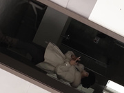 厕拍大神一路尾随❤️清纯秀丽美女进女厕变焦镜头偷拍她尿尿这逼长得有点特别