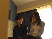 ROE-543 『門限17時』の彼女とデートをした後は‘彼女の母親’と ≪彼女の妹≫作りの中出しSEXをしています―。 葵百合香 - 1of5