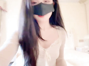 很有女人味的甜美御姐Olivia，丰满身材丝袜美腿，下面总是湿漉漉的，跳蛋爽哭的表情太反差婊了