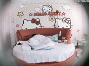 主题酒店偷拍-身高悬殊很大的180CM性感身材美女和猥琐小男友酒店啪啪,男友在她面前就像小弟弟一样!