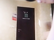 屌丝伟哥出大价钱让网红主播女教授去足浴店勾引男技师问他有没有特殊服务结果有点意外