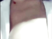 最近比较敢玩的五金店漂亮少妇无视顾客的存在门口露胸摸奶坐在凳子上摸逼据说还能约草