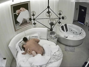 精品酒店偷拍气质漂亮的美女少妇发着烧还偷偷到酒店和领导偷情,被连续狂干3次说：我发现你的鸡鸡好像变粗了!