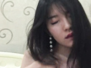 高颜值中韩混血美女自摸和男友激情啪啪自拍诱人呻吟福利视频