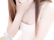 漂亮的小姨子在房间打扮时被色狼姐夫进屋按倒在床上爆操,美女哀求：干嘛姐夫,被姐姐发现了不好,不可以!