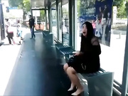深圳上班的气质漂亮打工妹等公交车时被专搞美女的老外搭讪套路后带回家啪啪,看表情是受不了那么大的鸡鸡!