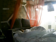 猥琐男酒店软磨硬泡把初次见面短裙美女网友衣服一件件扒掉后狠狠的干了2次