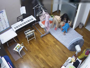 家庭网络摄像头TP妹子练完琴和男友手机视频自慰给对方看