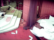 喜欢带玉佩的漂亮白嫩美女和中年男网友酒店偷情啪啪,在浴缸洗澡时就迫不及待开操,干的受不了躺床上不让操了!