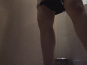 商城厕拍系列 大长腿的长发美女一个接着一个，不看后悔