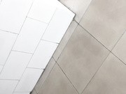 国内牛人潜入某商业大厦办公楼尾随漂亮妹子躲进厕所偷拍