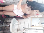 新疆漂亮妹子简陋卫生间洗澡擦身子全过程高清完整版 身材真好乳房毛毛诱人