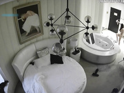 长发苗条气质女白领太敏感了被年轻小伙子猛干的嗷嗷大叫说不行了轻点俩人一边看手机一边啪啪是亮点两不误