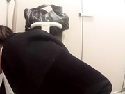 最新流出車站蹲便雙視角TP各種類型美眉方便