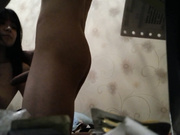 吃了颗伟哥和女友的大奶子闺蜜在出租屋