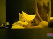 公司新来的高颜值性感美女秘书酒店被领导潜规则啪啪,位为了示好主动女上位干,最后被按在身下狠狠内射了!