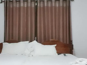 嫖妓哥小县城500元网约文艺范气质性感援交女宾馆啪啪,可能是抠逼时弄疼了后面不是很配合了,男的抱着小翘臀狠狠抽