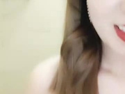 性瘾大的瑞雯露脸浴室湿身诱惑自慰，给小哥哥舔鸡巴洗干净直接后入翘臀非常好看，床上激情后入最后口爆